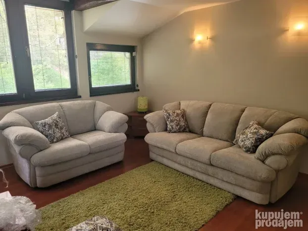 Presvlacenje svih vrsta namestaja,sedista automobila,motora.