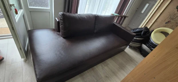 Presvlacenje svih vrsta namestaja,sedista automobila,motora.