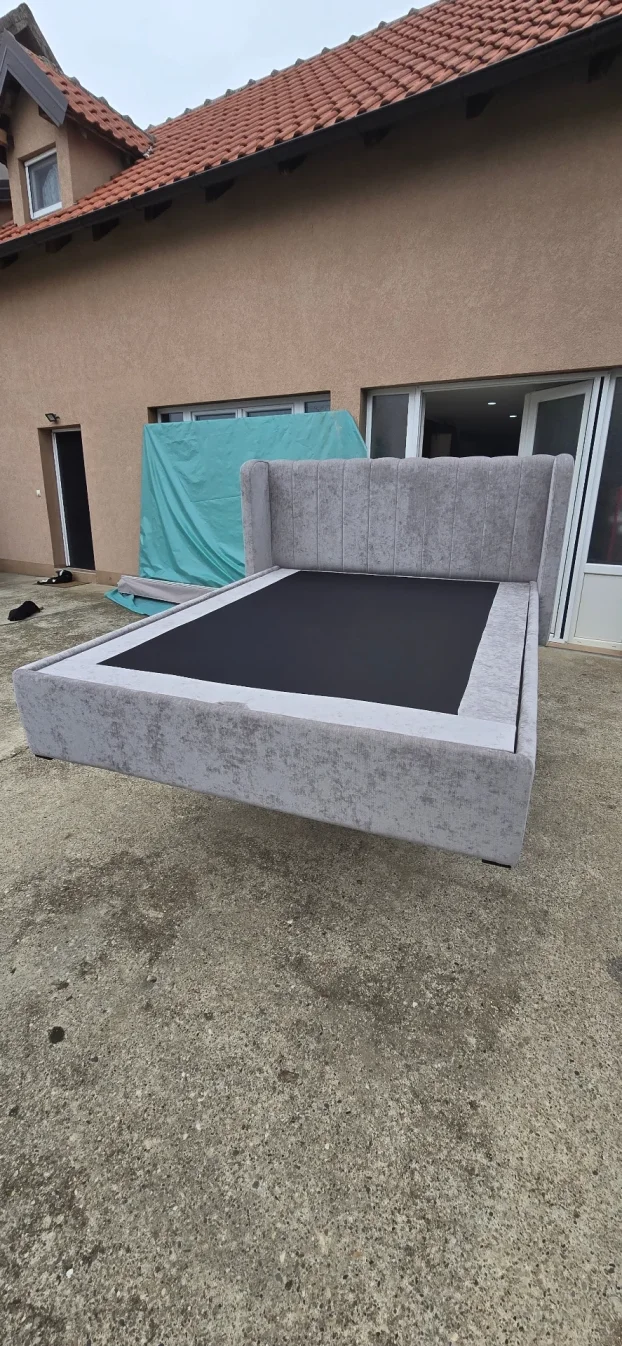 Presvlacenje svih vrsta namestaja,sedista automobila,motora.