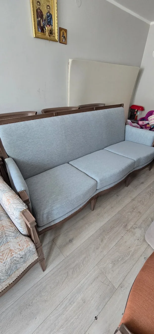 Presvlacenje svih vrsta namestaja,sedista automobila,motora.