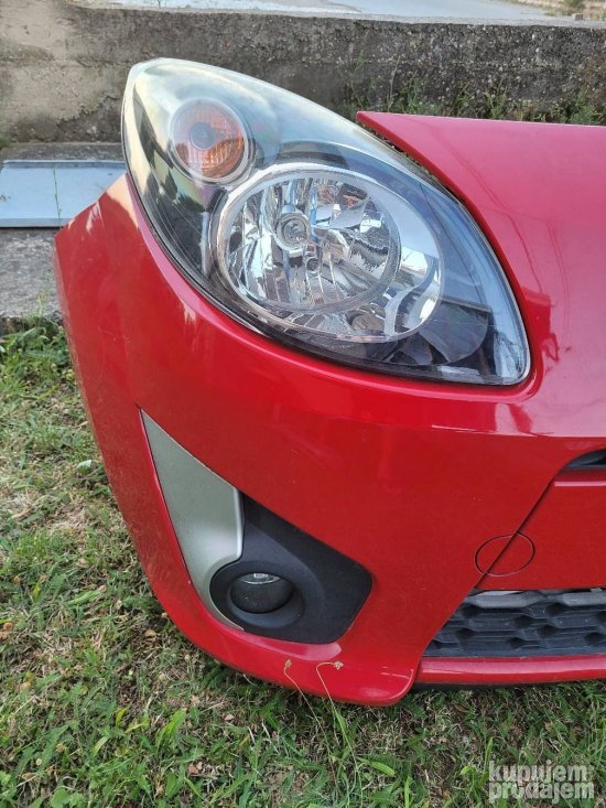 Reno twingo prednji branik farovi krila
