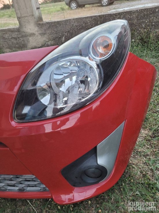Reno twingo prednji branik farovi krila