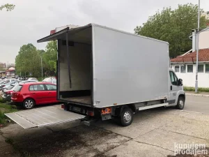 Kamion sa rampom prevoz