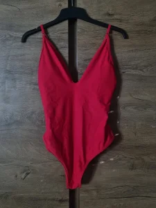 Crveni jednodelni kupaci kostim M