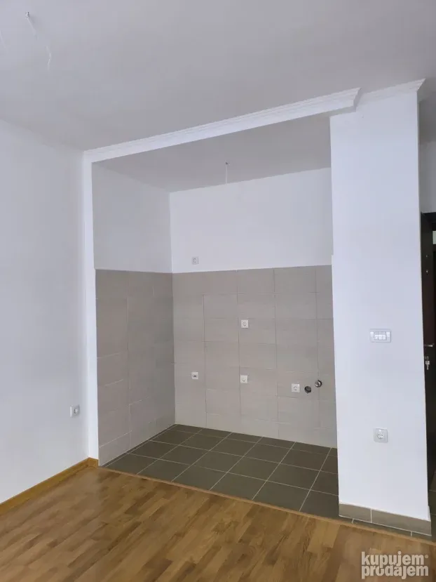 Prodajem jednoiposoban stan na Zlatiboru