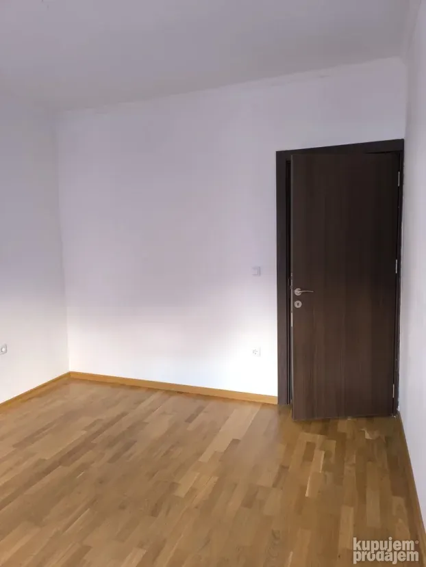 Prodajem jednoiposoban stan na Zlatiboru