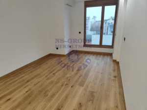 Trosoban stan u Cara Dusana. 62m2