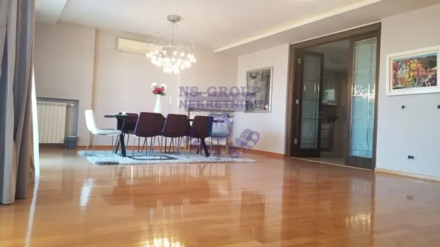 Š-452175, Opština Novi Sad, 4.0 četvorosoban, 202 m²