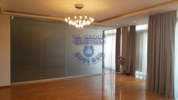 Š-452175, Opština Novi Sad, 4.0 četvorosoban, 202 m²