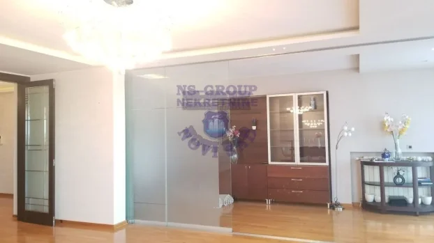 Š-452175, Opština Novi Sad, 4.0 četvorosoban, 202 m²
