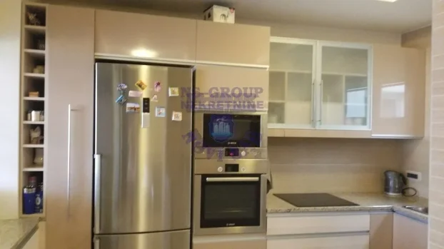 Š-452175, Opština Novi Sad, 4.0 četvorosoban, 202 m²