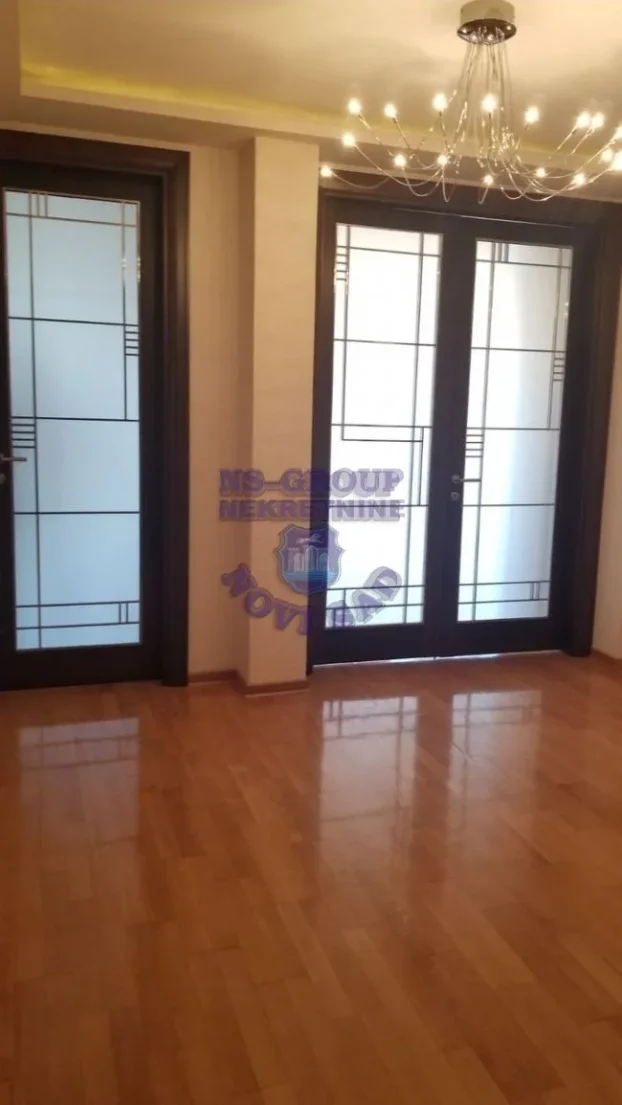 Š-452175, Opština Novi Sad, 4.0 četvorosoban, 202 m²