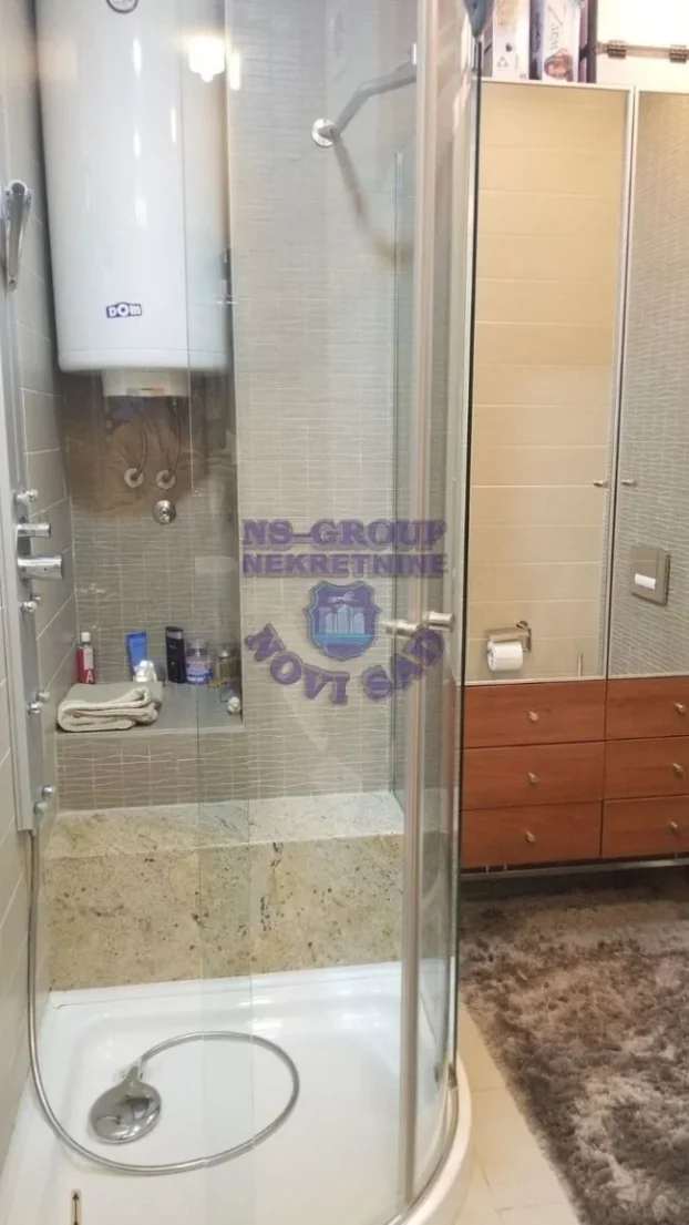 Š-452175, Opština Novi Sad, 4.0 četvorosoban, 202 m²