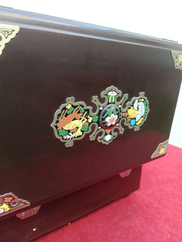 Velika kineska drvena kutija za nakit