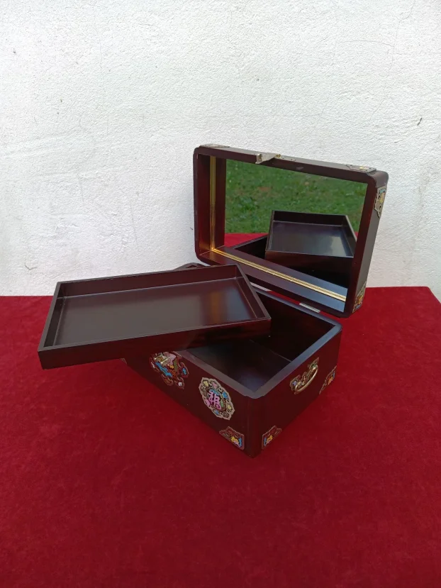 Velika kineska drvena kutija za nakit