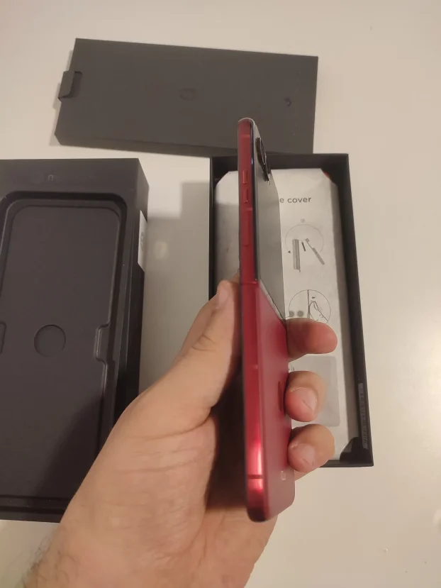 Motorola Razr 60 Ultra 16GB / 512GB Red PERFEKTAN NOV 4 CIKL