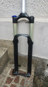 rock shock sektor 27.5 130mm hod