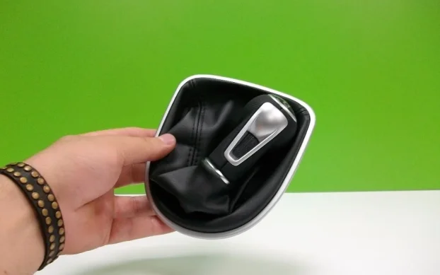 SEAT LEON kožica + ručica + ram = SET 5 brzina - NOVO