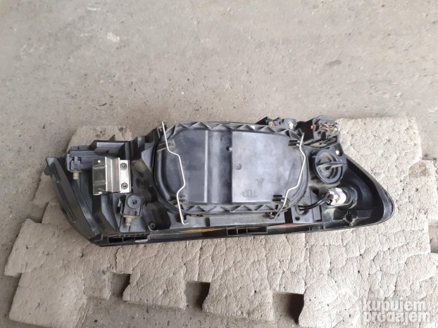 Volvo S40 II far levi ksenon