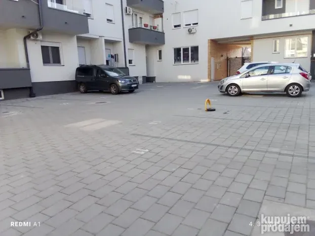 Petrovaradin trosoban stan 100m2 HITNO!