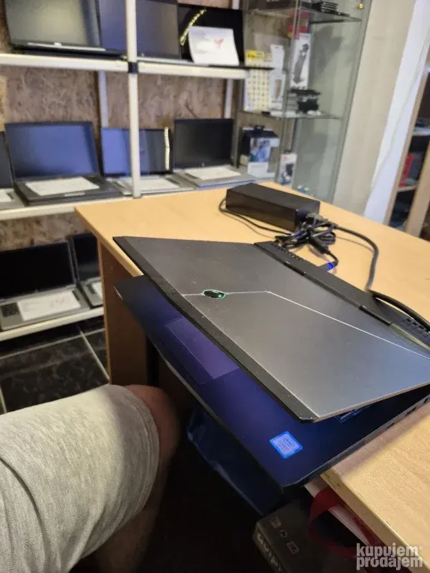 Alienware 13.3/i7 7700HQ/32gb/512ssd/2k touchscreen/1060 6gb