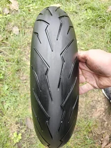 Moto guma pirelli 120/70/15 god 2022