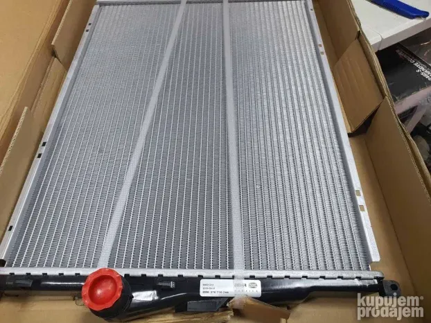 Hladnjak za BMW BEHR HELLA SERVICE 8MK 376 716-244