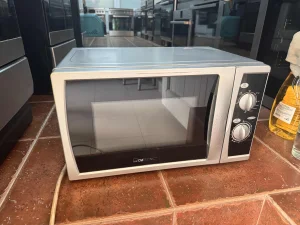 3u1 Mikrotalasna pećnica CLATRONIC Prelep model