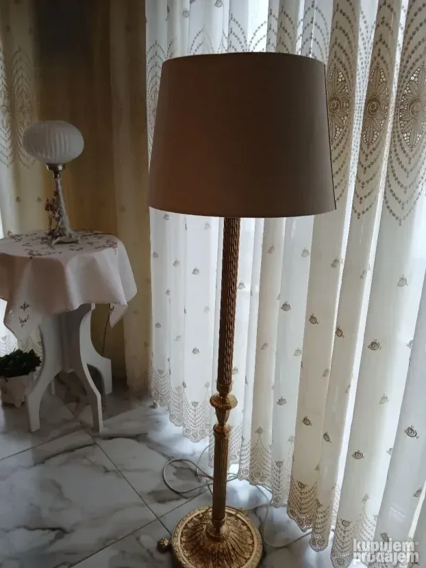 Podna lampa
