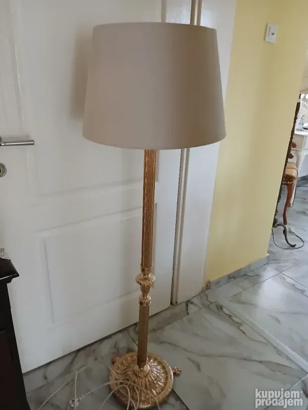 Podna lampa