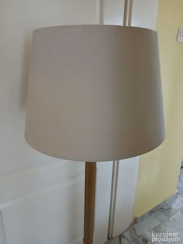 Podna lampa