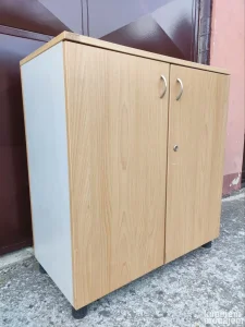 Kompaktni ormar sa dvostrukim vratima