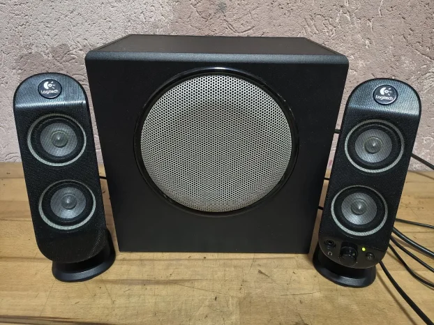 Logitech X230 2.1 zvučnici x-230