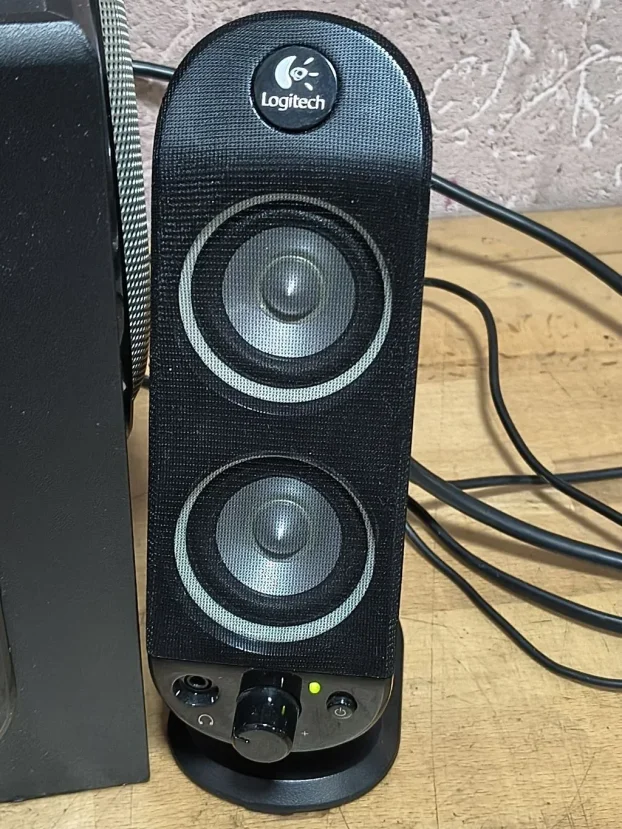 Logitech X230 2.1 zvučnici x-230