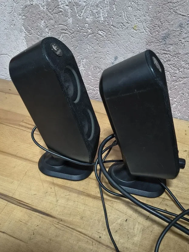 Logitech X230 2.1 zvučnici x-230