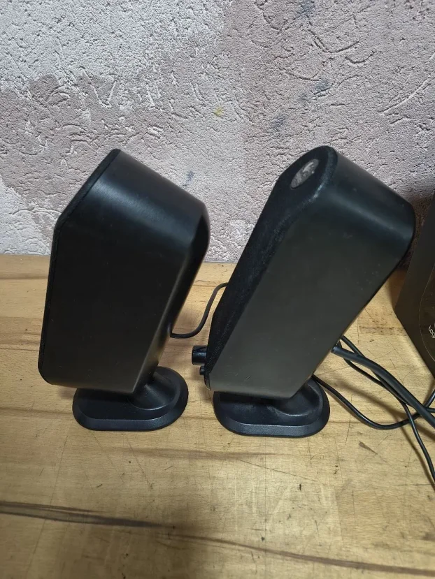 Logitech X230 2.1 zvučnici x-230