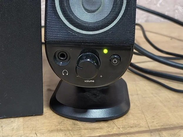 Logitech X230 2.1 zvučnici x-230