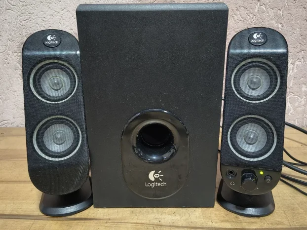 Logitech X230 2.1 zvučnici x-230