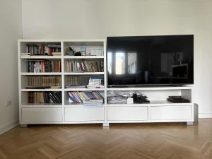 Prodajem TV komodu - police