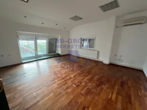 373m2, Petrovaradin, spratna kuća