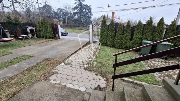 Jaroslava Černog, Avala, 5+ petosobna, 378 m²
