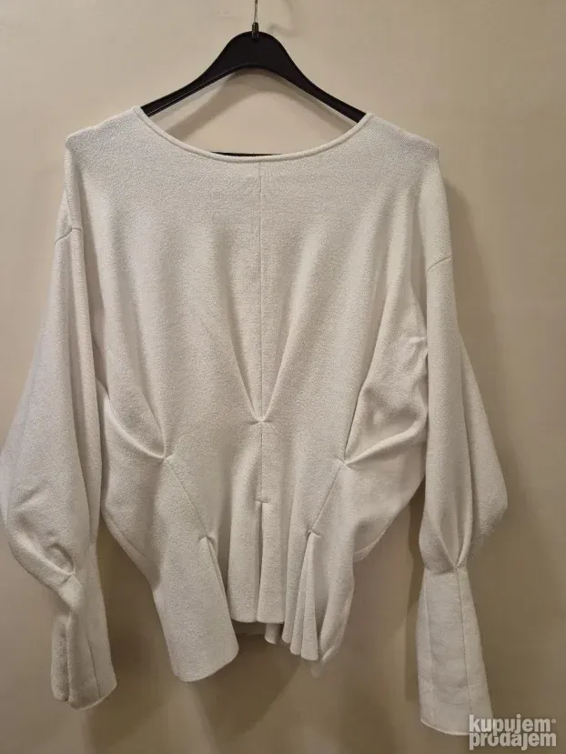 H&M beli džemper (kupljen u Holandiji)