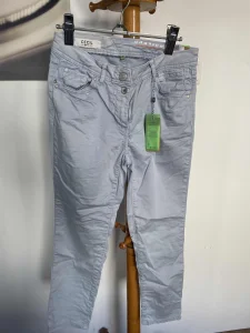 Cecil farmerke sa etiketom