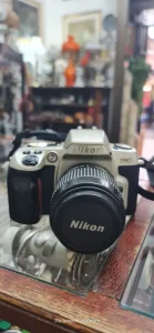 Nikon F60 sa originalnim objektivom