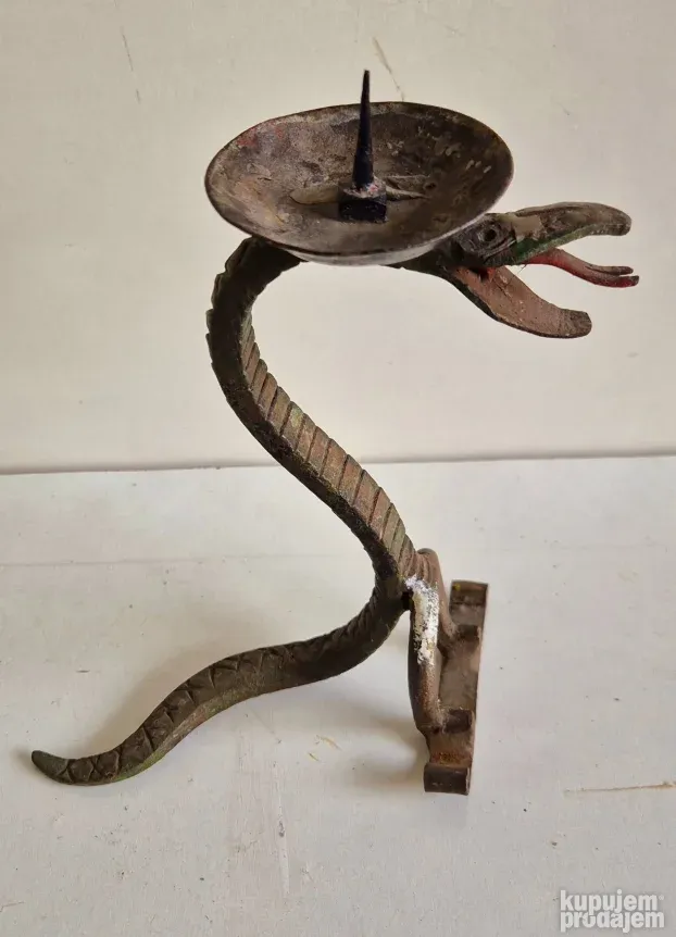 Veoma star mesingani svecnjak u obliku Kobre - rucni rad
