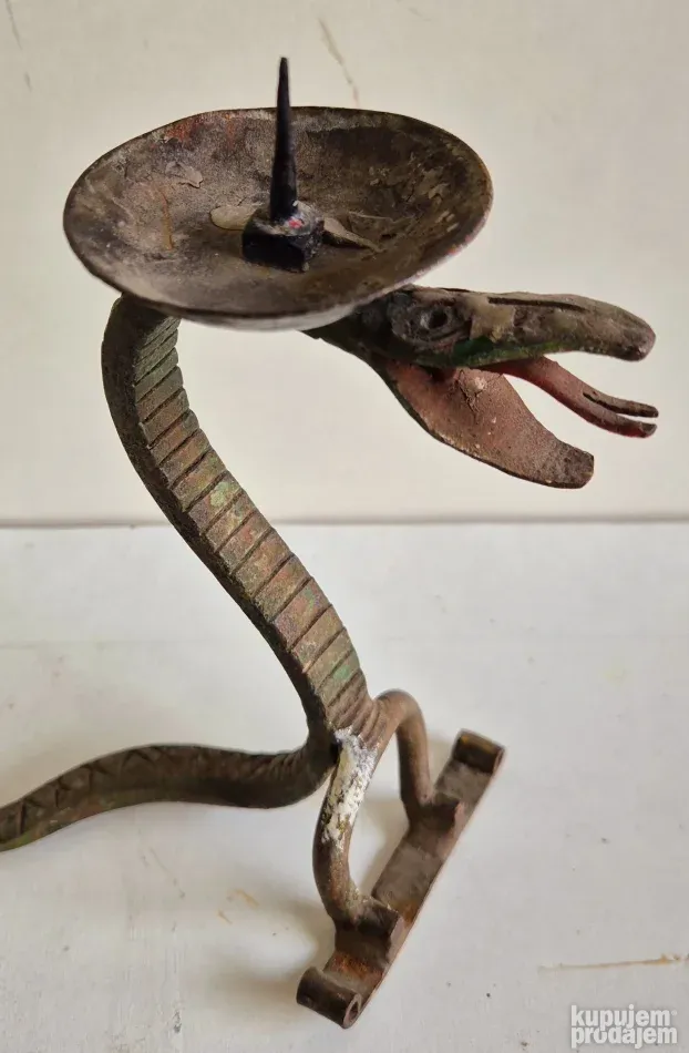 Veoma star mesingani svecnjak u obliku Kobre - rucni rad