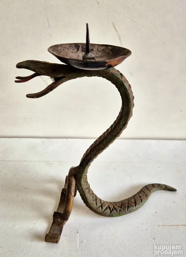 Veoma star mesingani svecnjak u obliku Kobre - rucni rad