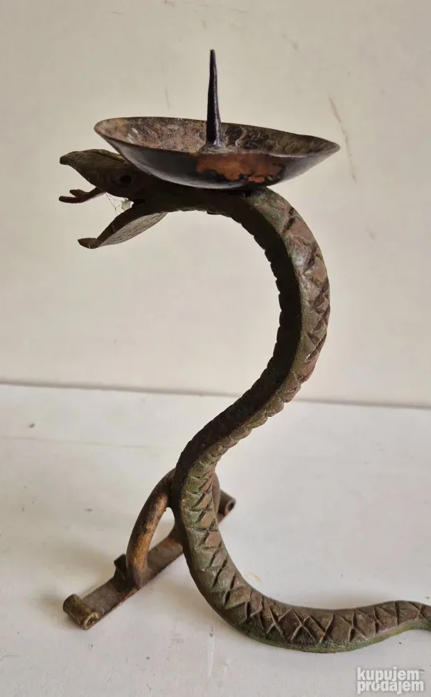 Veoma star mesingani svecnjak u obliku Kobre - rucni rad