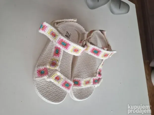 Zara sandale br 27