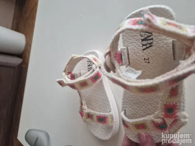 Zara sandale br 27